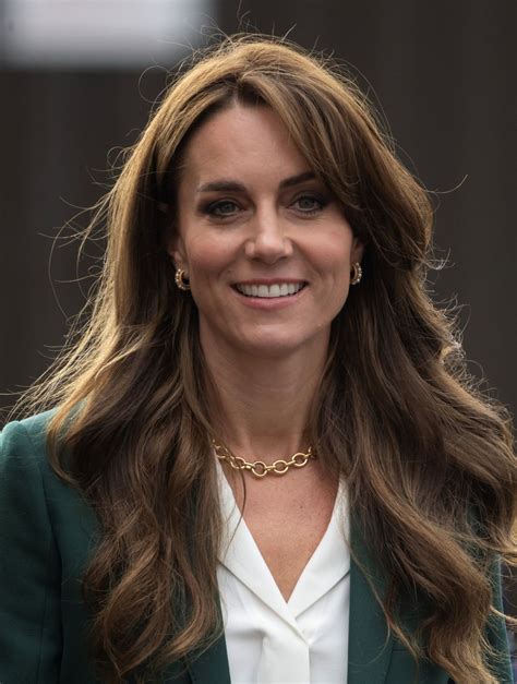 KATE MIDDLETON Visits AW Hainsworth Textile Mill in Leeds 09/26/2023 – HawtCelebs