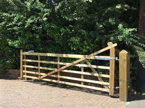 Traditional Wooden Driveway Gates | Jacksons Fencing