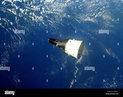 Gemini capsule 1965 hi-res stock photography and images - Alamy