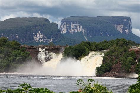 El Parque Nacional Canaima constituye uno de los territorios más ...