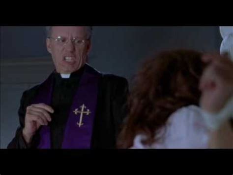 Scary Movie 2, la scene de l'exorciste ! - YouTube