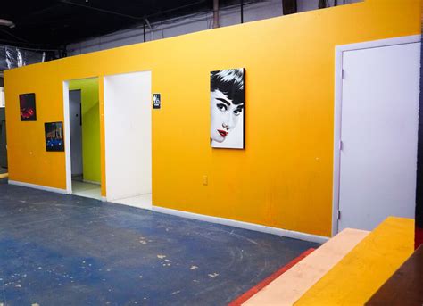 Four Corner Cyclorama Studio in Miami, Green & White CYC Wall