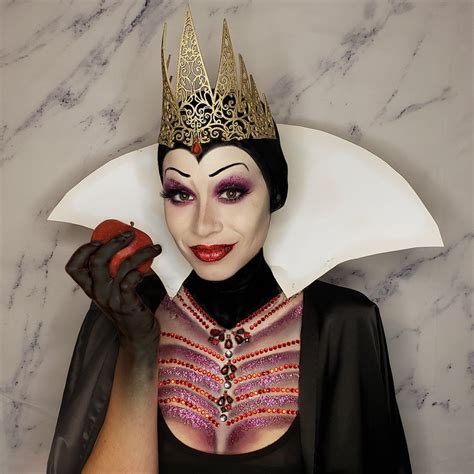 Evil queen makeup | Evil queen makeup, Queen makeup, Glitter makeup