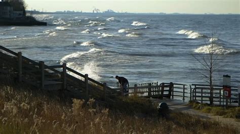 Portage, Indiana declares emergency at lakefront due to rising Lake Michigan - ABC7 Chicago