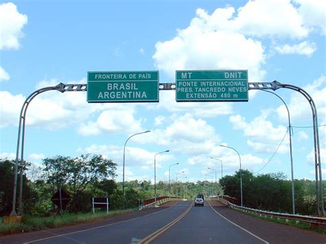 Crossing the border between Brazil and Argentina - Tiplr