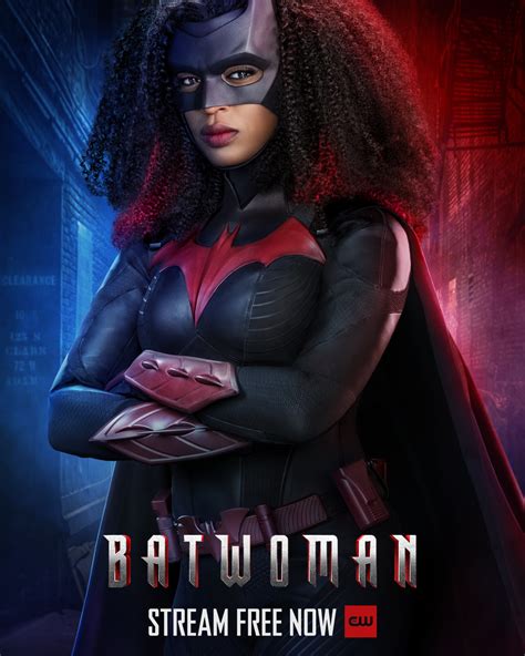 Batwoman news: Promo posters and behind the scenes pictures ...