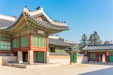 Premium Photo | Traditional korean architecture at gyeongbokgung palace ...