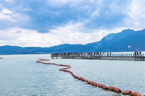 The Scenery Of Dianchi Lake In Kunming Yunnan Under The Blue Sky And ...