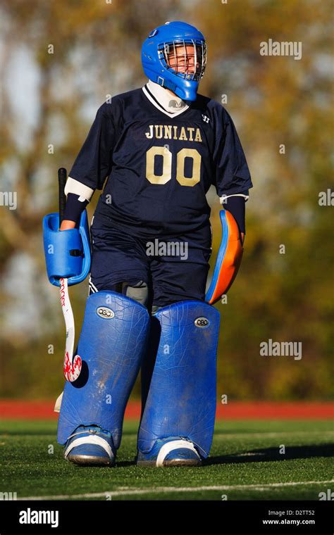 Goalkeeper in action hi-res stock photography and images - Alamy