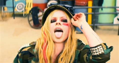 Video Premiere: Avril Lavigne – Rock N Roll | Pop On And On