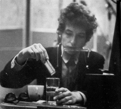 Bob Dylan dipping his harmonica : r/bobdylan