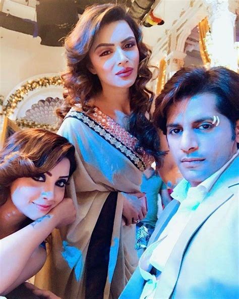 Photos : The Fun-Loving Cast Of 'Naagin 2'