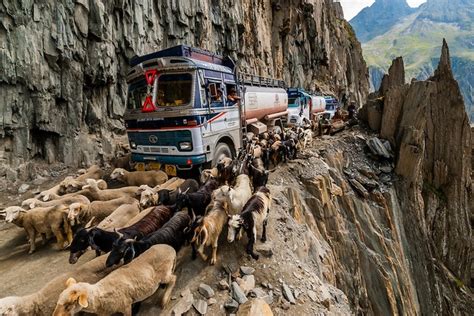 16 Dangerous Roads In India That Are A Driver’s Worst Nightmare