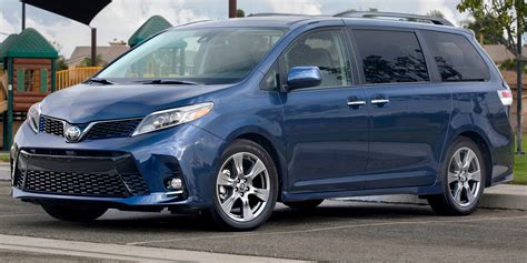 2018 - Toyota - Sienna - Vehicles on Display | Chicago Auto Show