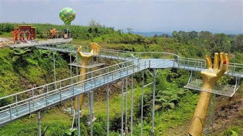 Momen Pilu Anak Korban Jembatan Kaca Pecah Banyumas, Gagal Beri Kejutan Setelah Diterima Kerja ...