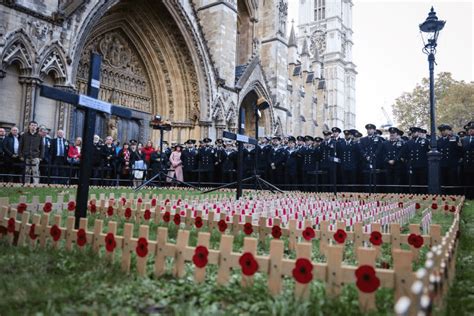 Submariners gather in London for annual remembrance service ...