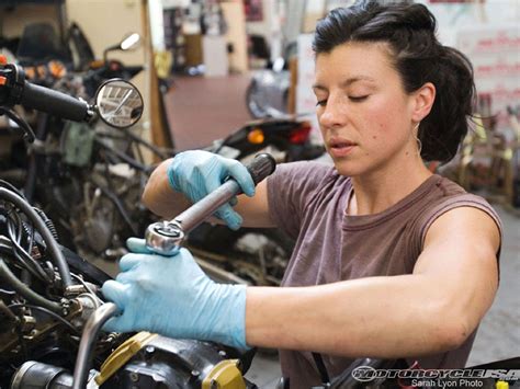 Pin by LeRoy Van Mudh on Motorcycle & Women | Motorcycle women, Girl mechanics, Woman mechanic