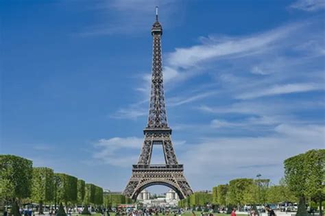 Security alert prompts Eiffel Tower evacuation