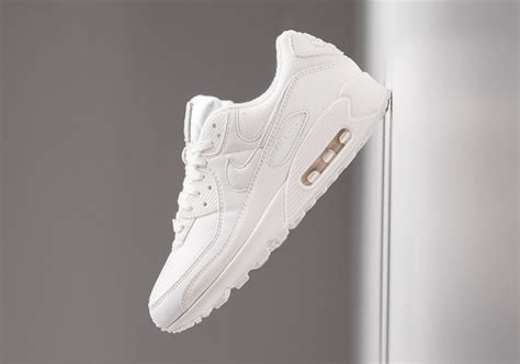 Nike Just Released The Cleanest Air Max 90 To Date - MASSES