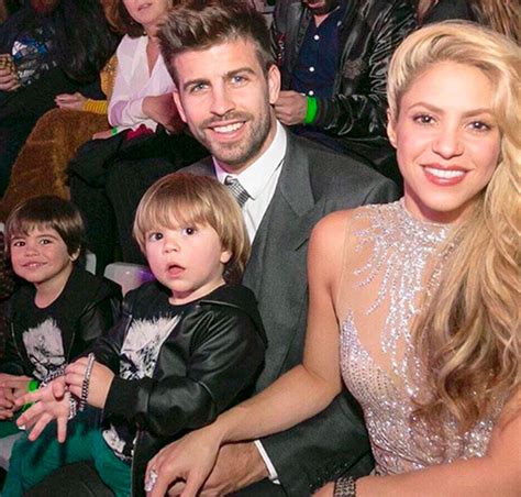 Shakira compartilha foto da família em noite de gala. Veja os momentos fofos de Shakira com ...