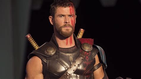 Chris Hemsworth Returned As Thor In A Secret Appearance | GIANT FREAKIN ...