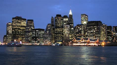 File:Lower Manhattan by night.jpg - Wikimedia Commons