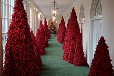 PHOTOS: Melania Trump unveils White House Christmas decorations | WGN-TV