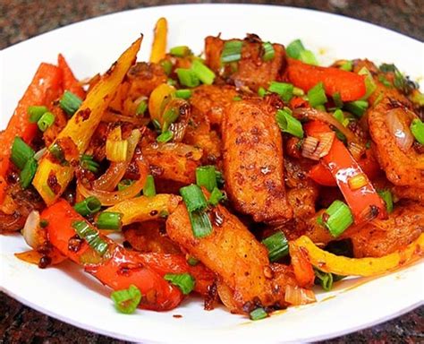 This Yummy Chilli Potato Recipe Is All You Need In Monsoon! | HerZindagi