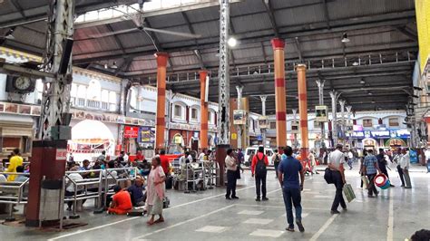 Howrah Railway Station | One of the Busiest Railway station in the ...