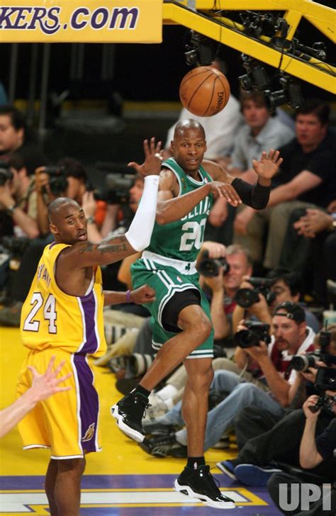 Photo: Los Angeles Lakers vs Boston Celtics in Game 3 of NBA finals in ...