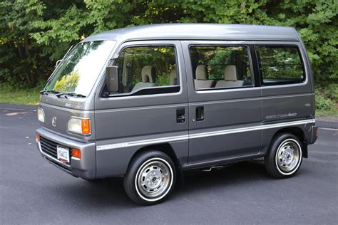 Honda Acty Mini-Truck Provides Adorable Transportation