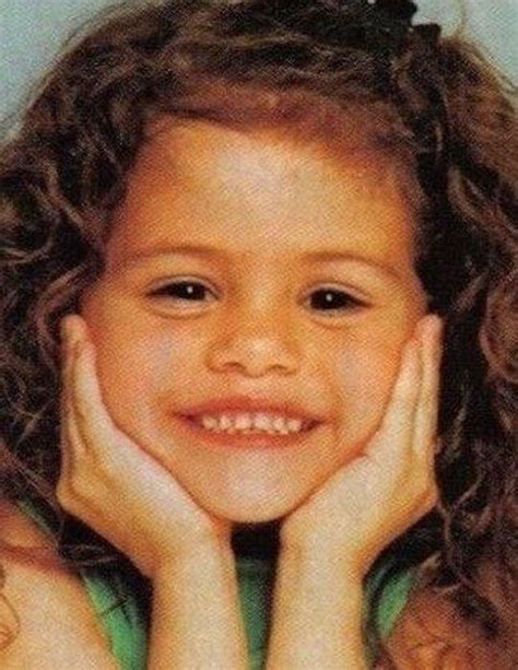 PhotoFunMasti: Selena Gomez from Childhood Photos