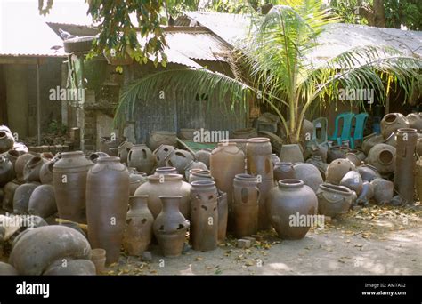 Philippines Vigan Large Ceramic Burnay Jars Stock Photo: 8761377 - Alamy