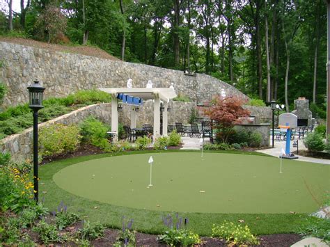 Tips on How to Turn Your Backyard into a Golf Course ...