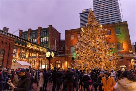 The Toronto Winter Village at the Distillery District - View of the ...