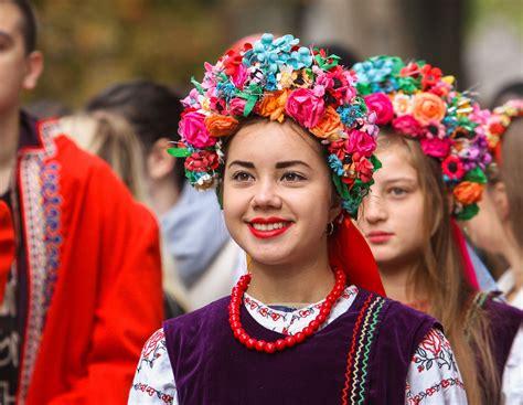 https://flic.kr/p/WfE9Xd | Young girl in the Ukrainian national clothes | A young girl in the ...