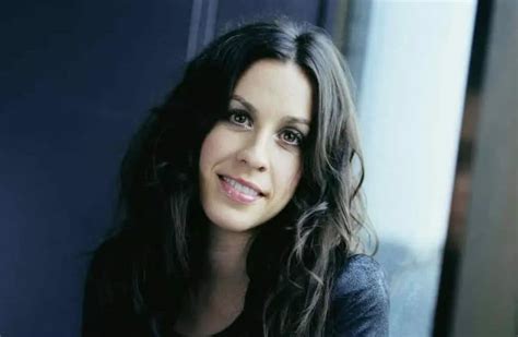 10 Best Alanis Morissette Songs of All Time - Singersroom.com