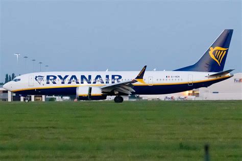 Ryanair exploite le premier service Boeing 737 MAX 8200 au monde