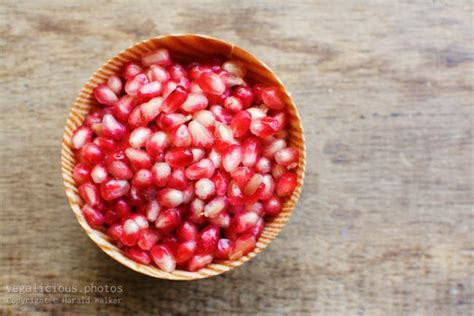 Pomegranate seeds – vegalicious.photos