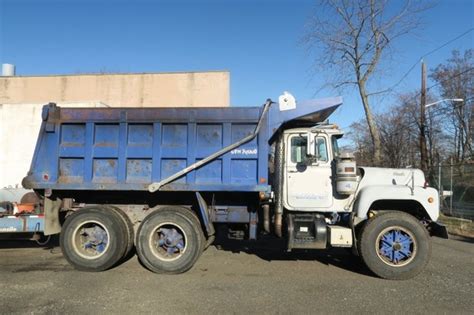 Mack R-Model Dump Truck for sale 1989