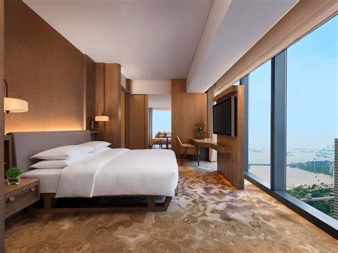 Singapore Hotel Suite with Living Room | Andaz Singapore