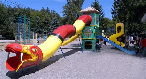 Vancouver Zoo - Snake Slide - install by Iplayco | We were p… | Flickr