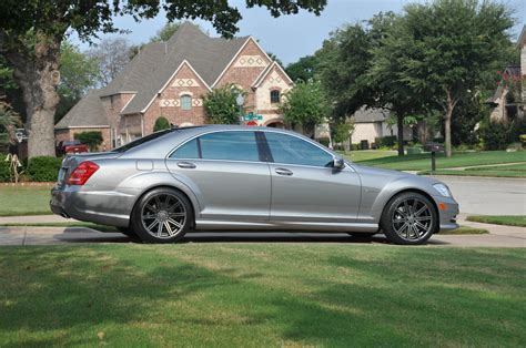 Mercedes-Benz W221 S550 on 20" Vossen Wheels | BENZTUNING