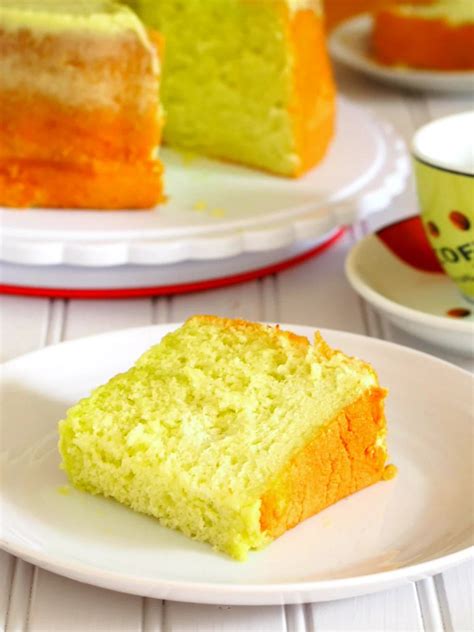 Pandan Chiffon Cake - Woman Scribbles