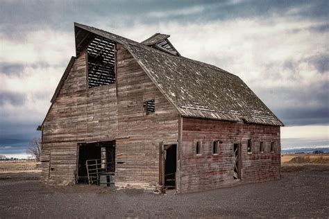 23 Old Barn Pictures (Rustic and Abandoned Pole Barns) - Love Home Designs