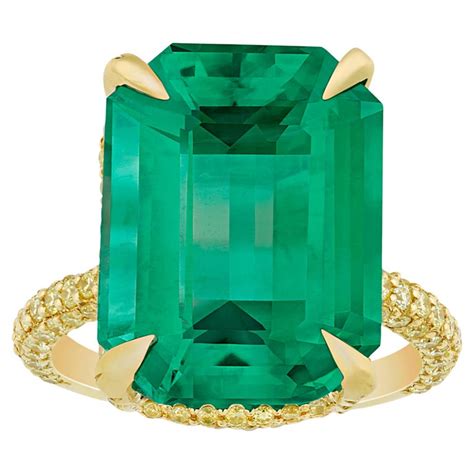 Colombian Emerald Ring, 13.67 Carats For Sale at 1stDibs