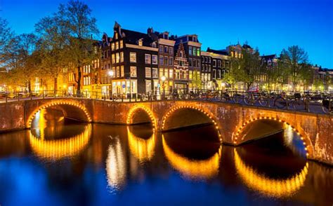 Amsterdam: Sunset Canal Walking Tour