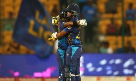 England vs Sri Lanka ODI 26th Match Live Score at M Chinnaswamy Stadium ...