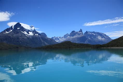 File:Lake Pehoe (5501703508).jpg - Wikimedia Commons