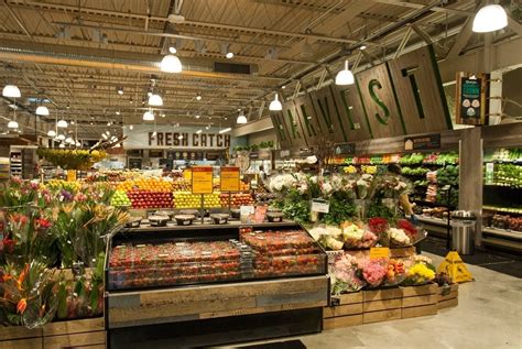 Signs of the Times: Trends in Grocery Store Signage 2021